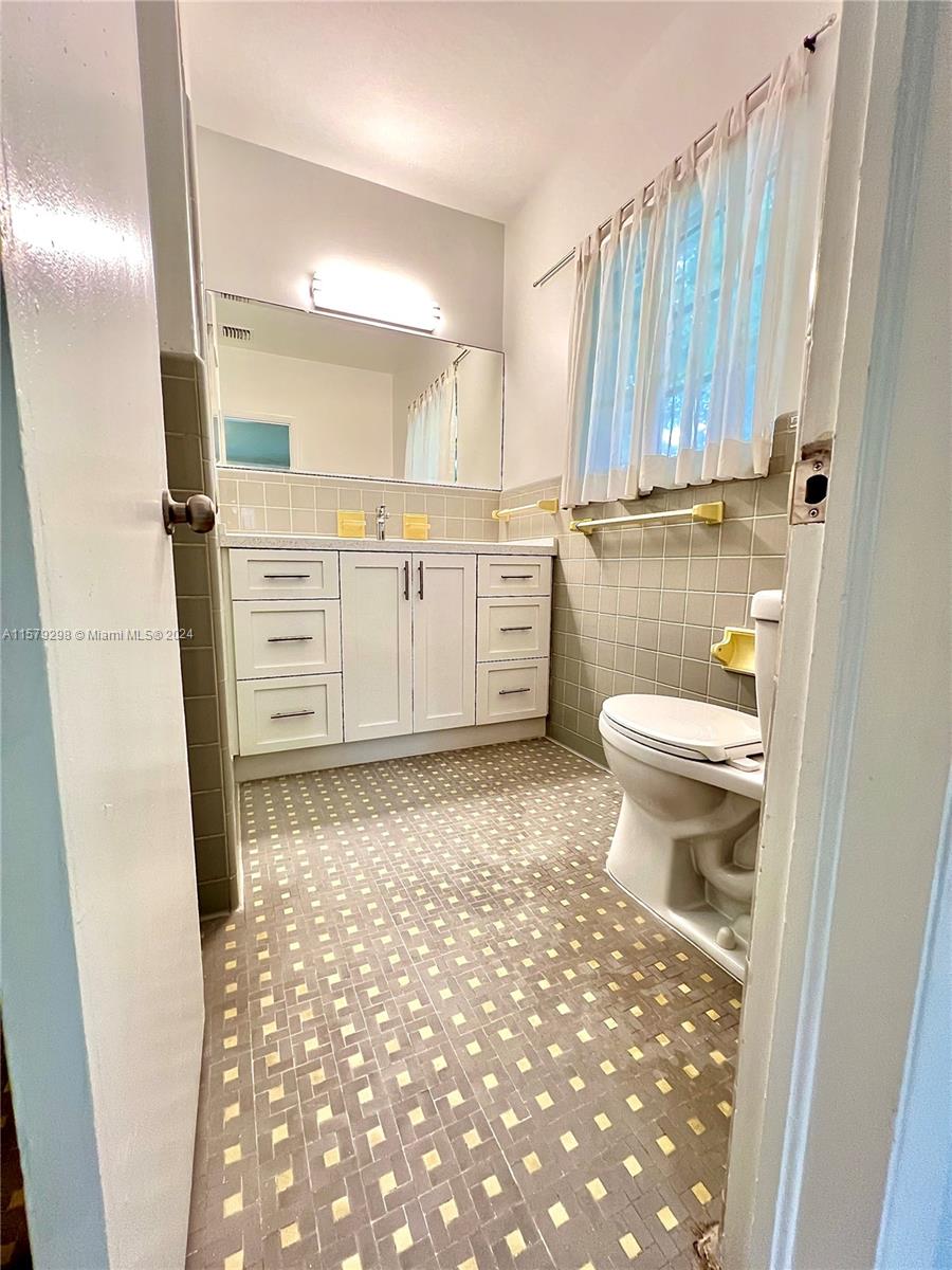 CORAL GABLES RIV SEC 6 - Residential Lease