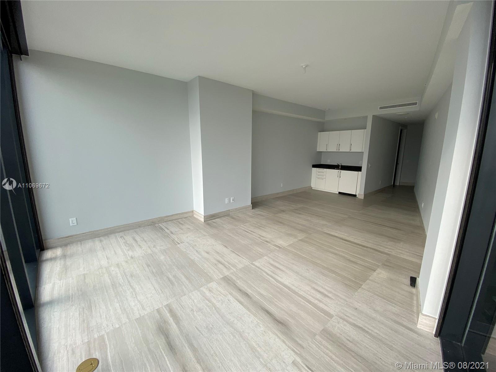 18555 COLLINS AVENUE COND - Residential
