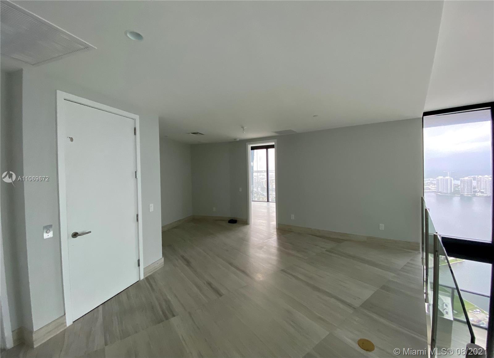 18555 COLLINS AVENUE COND - Residential