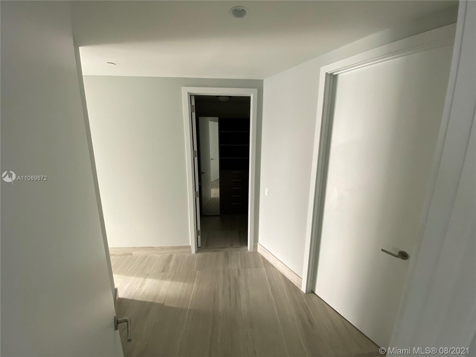 18555 COLLINS AVENUE COND - Residential