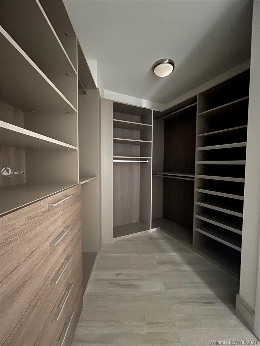 18555 COLLINS AVENUE COND - Residential