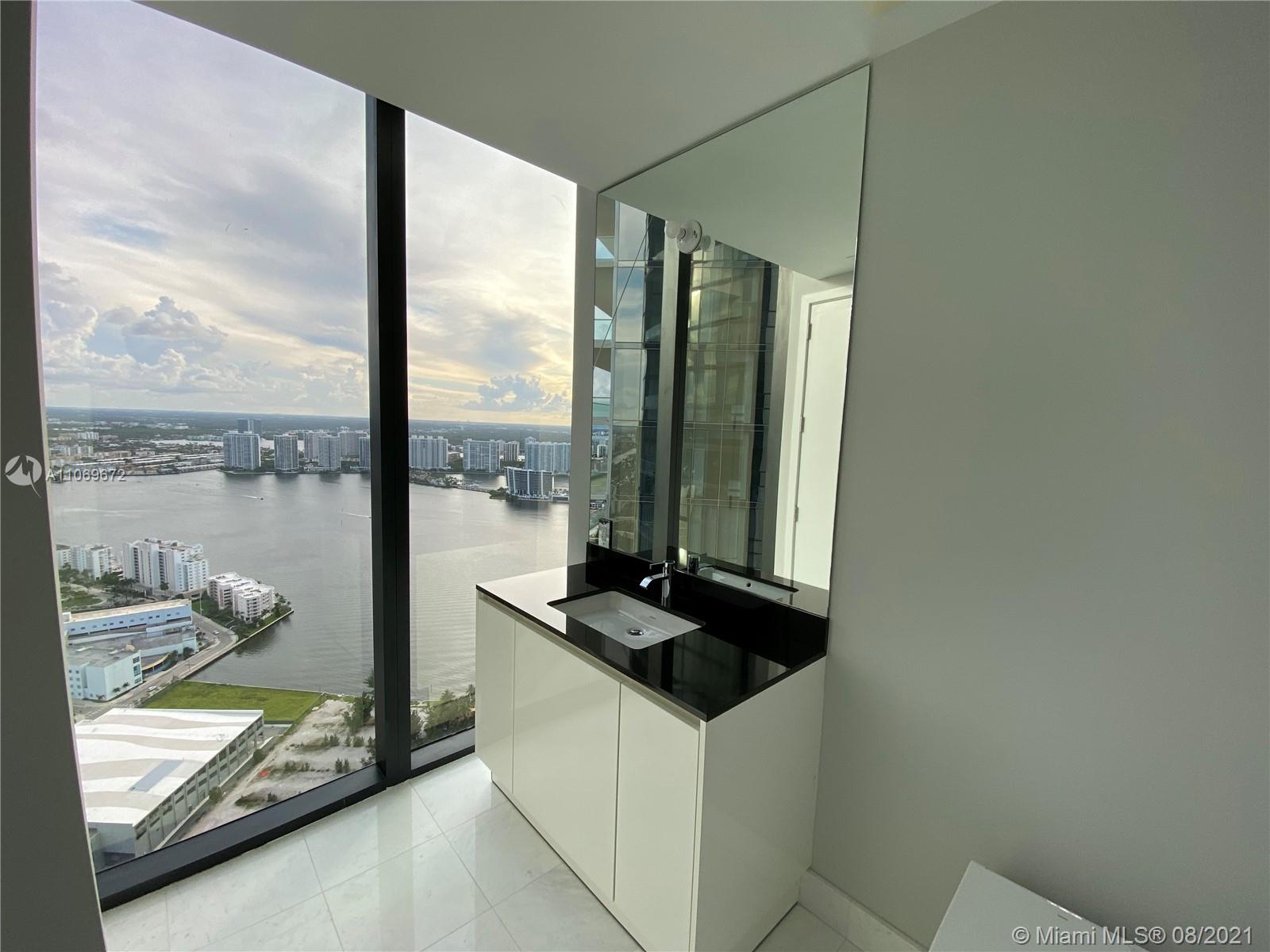 18555 COLLINS AVENUE COND - Residential