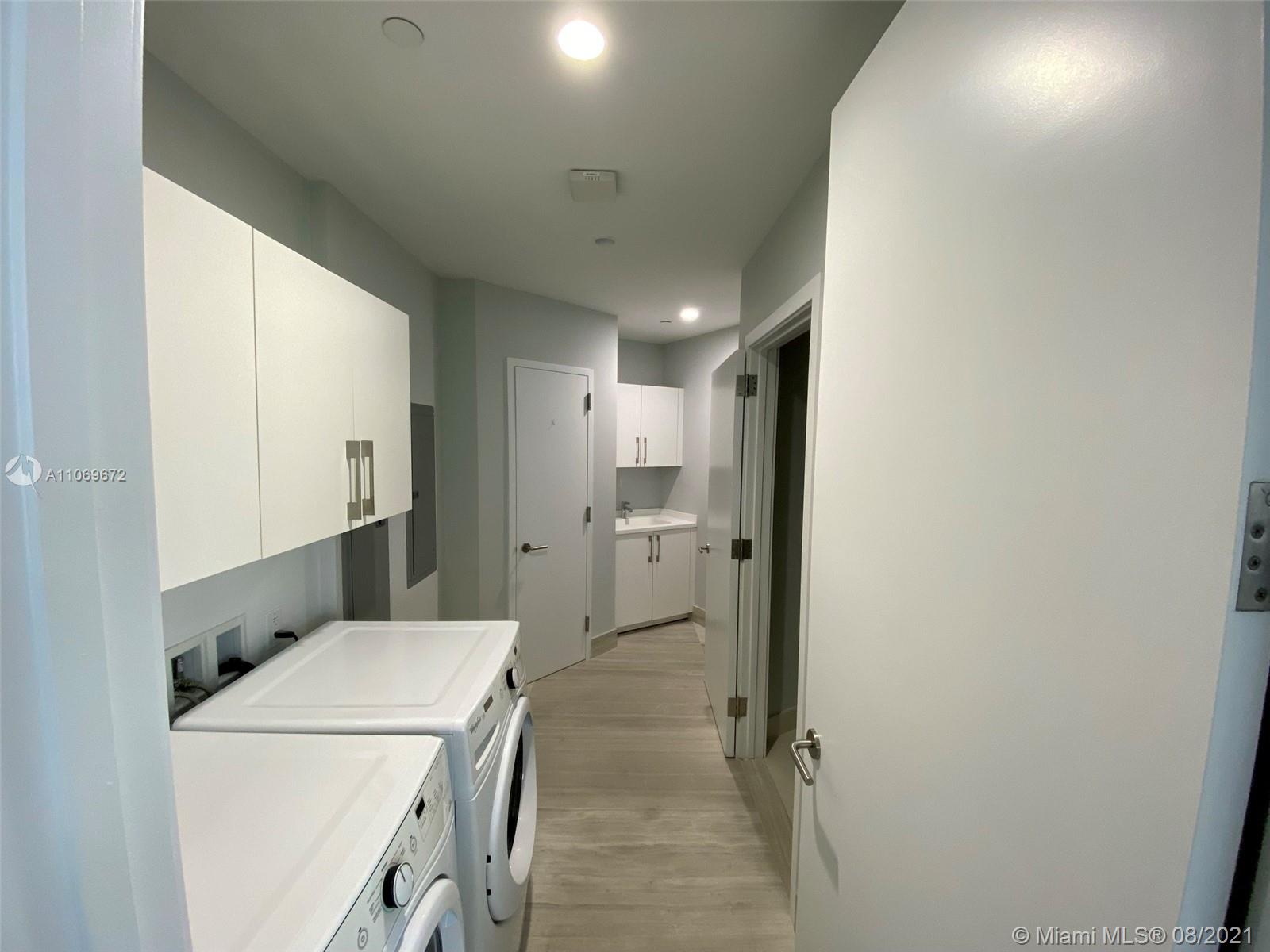 18555 COLLINS AVENUE COND - Residential