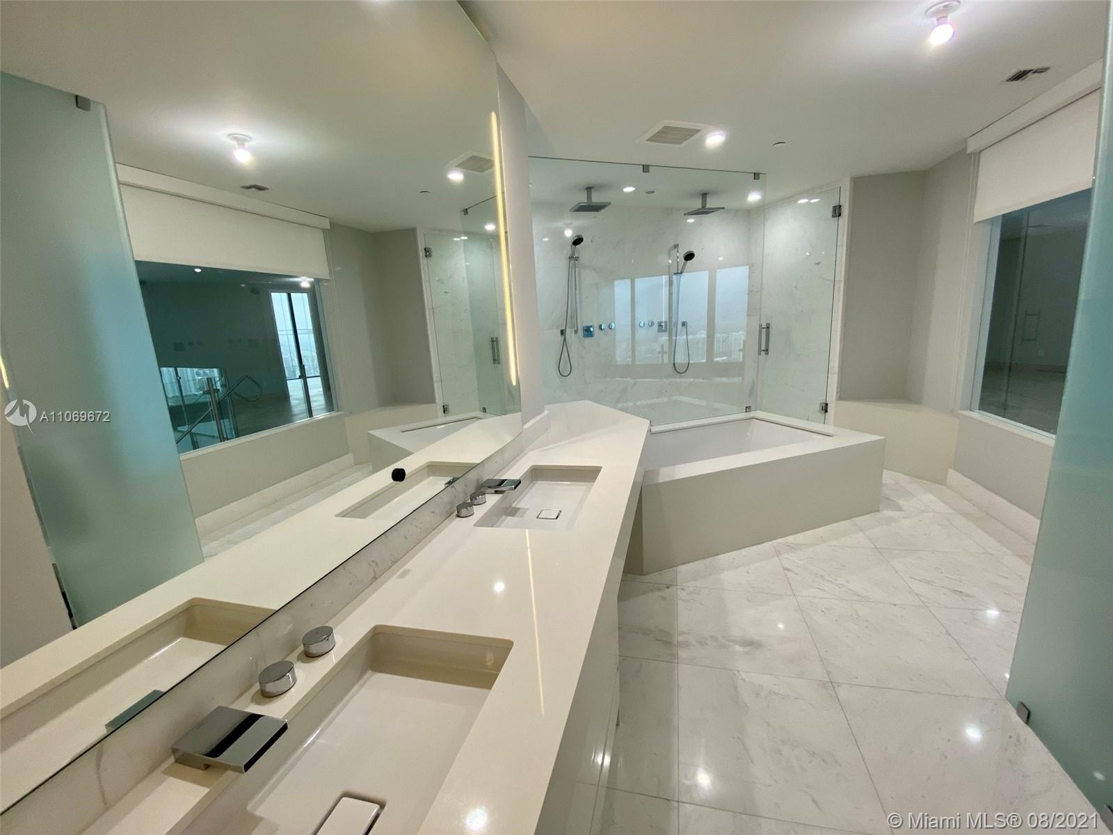 18555 COLLINS AVENUE COND - Residential