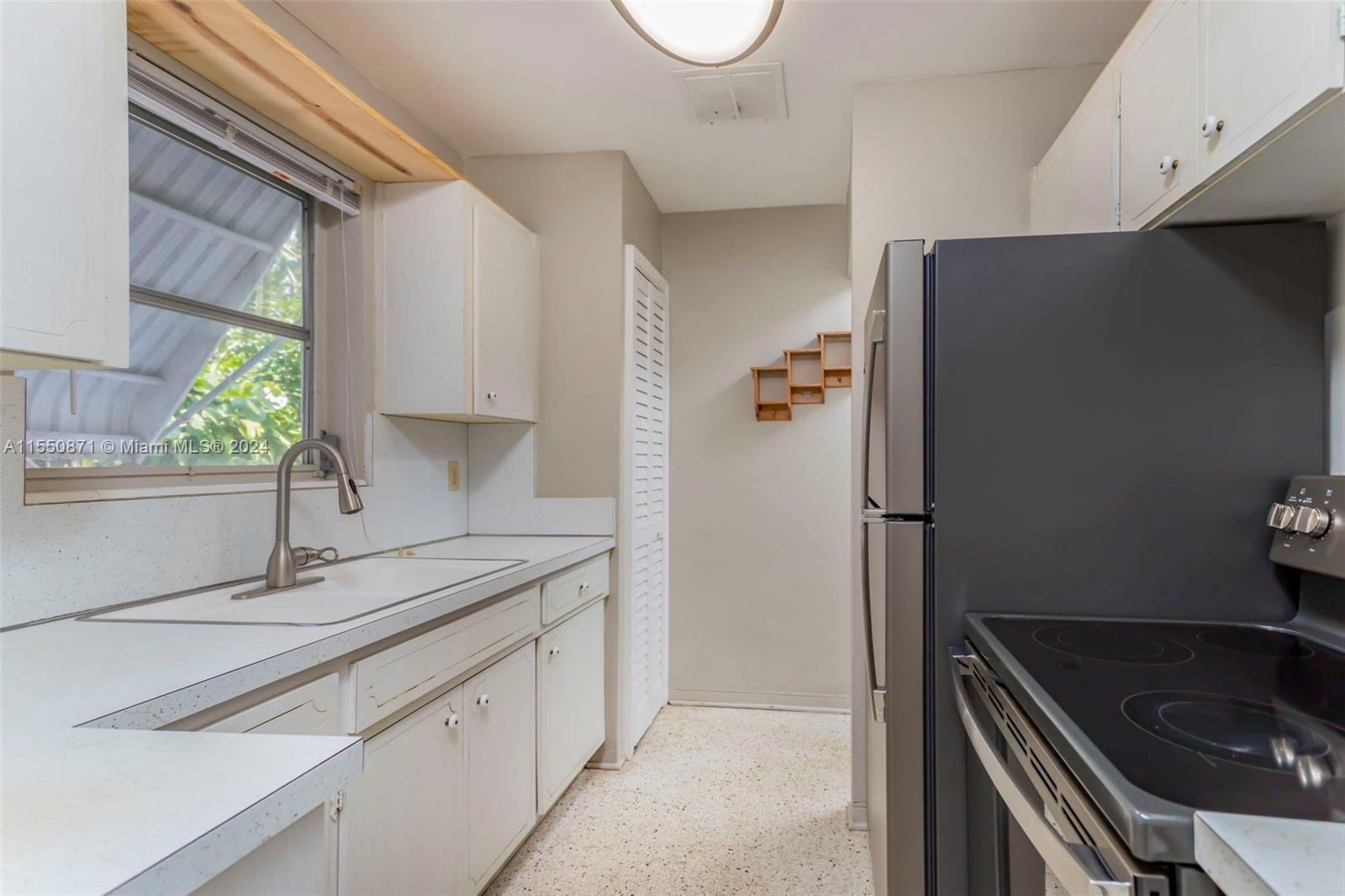 CORONET ISLE CONDOMINIUM - Residential Lease