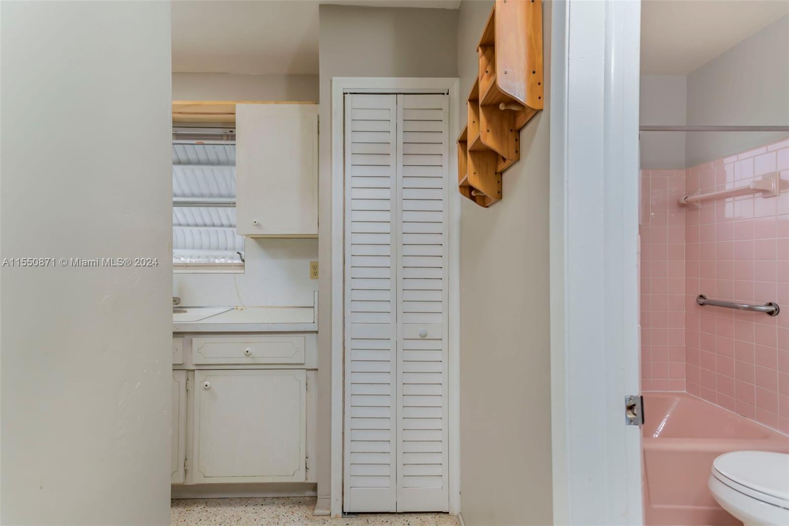 CORONET ISLE CONDOMINIUM - Residential Lease