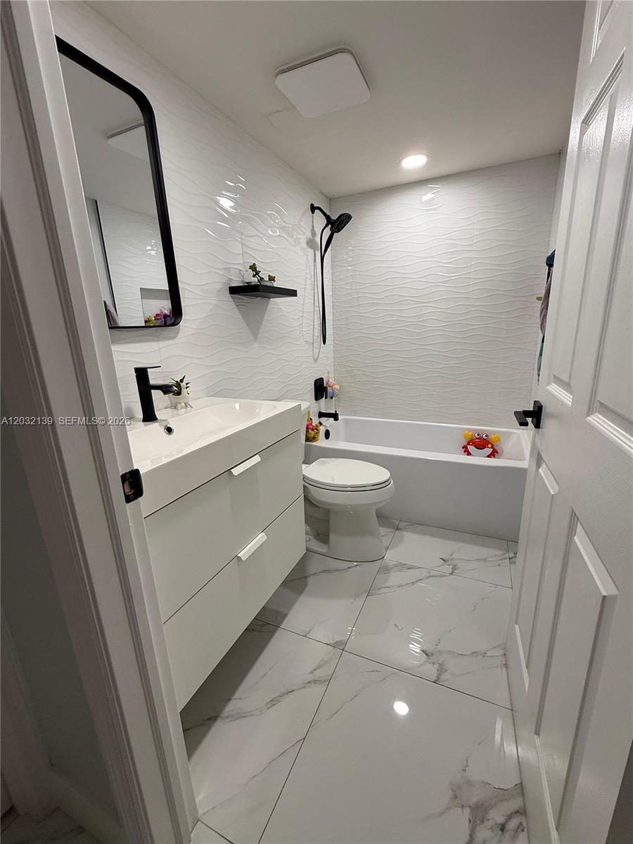 WATERVIEW CONDO - Residential Lease