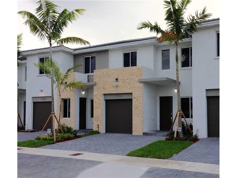 BEAUTIFUL TOWNHOUSE IN RICHMOND WEST. COMPLETELY NEW AND REMODELED (WOOD FLOORS, NEW INTERIOR COLOR AND GRANITE TOP IN THE KITCHEN) HURRY IT WON'T LAST!!