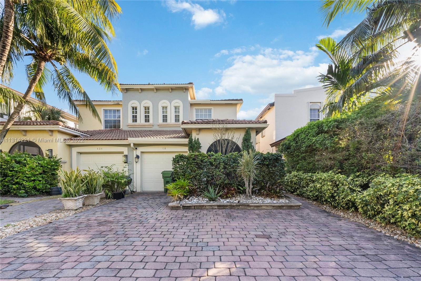LIVE THE FORT LAUDERDALE LIFESTYLE & TAKE FULL ADVANTAGE OF LAS OLAS 1 MILE AWAY AND THE HIGHLY DESIRED SOUTH FLORIDA BLUE WATER BEACHES LESS THAN 4 MILES! 

3 bed 2.5 bath - 2,218 sqft LIVING AREA - LARGE BACKYARD IN QUIET NEIGHBORHOOD NEAR LAS OLAS!
GREAT KITCHEN FOR COOKING AND ENTERTAINING WITH GRANITE COUNTERTOPS, STAINLESS STEEL
APPLIANCES, WINE COOLER, AND NINJA COFFEE MAKER!! 

ENJOY BEAUTIFUL FURNISHINGS THROUGHOUT THE TOWNHOME, HIGH CEILINGS, CROWN MOLDING, IMPACT GLASS WINDOWS & DOORS, SCREENED IN FRONT PATIO, ENCLOSED BACK PATIO, WOOD FINISHED BACKYARD (Perfect for relaxing or entertaining), GAS STOVE, SECURITY SYSTEM, MASTER BATHROOM w/ JACUZZI TUB & FULL GLASS ENCLOSURE SHOWER.

DON'T MISS OUT ON THIS ONE!!!!