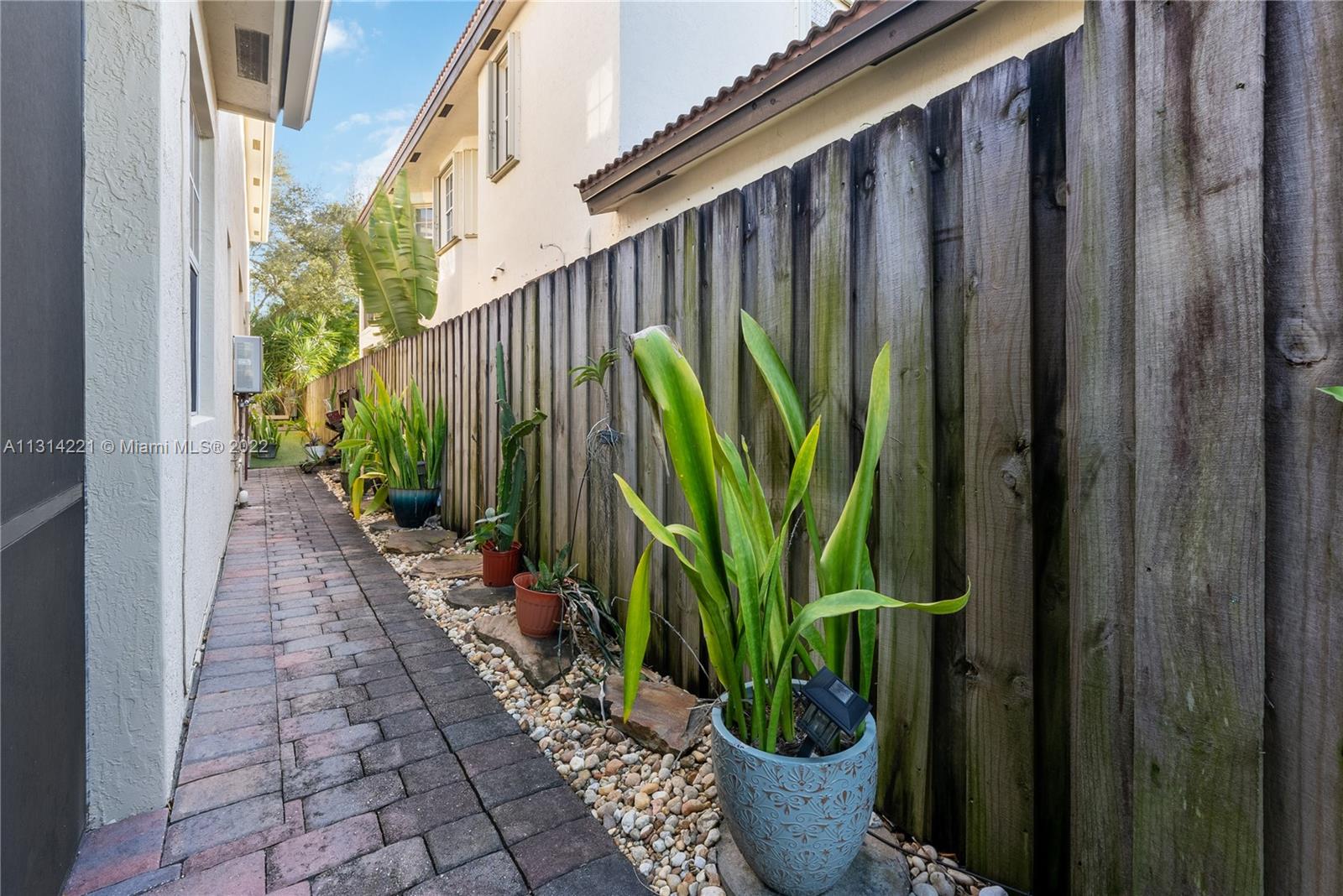 TARPON RIVER - Residential Lease