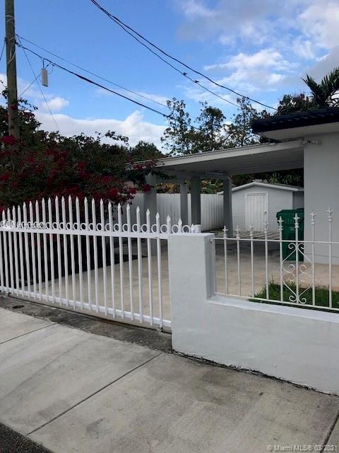 TAMIAMI PINES REV PLAT - Residential Lease