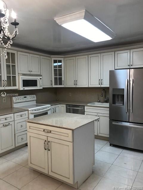 TAMIAMI PINES REV PLAT - Residential Lease