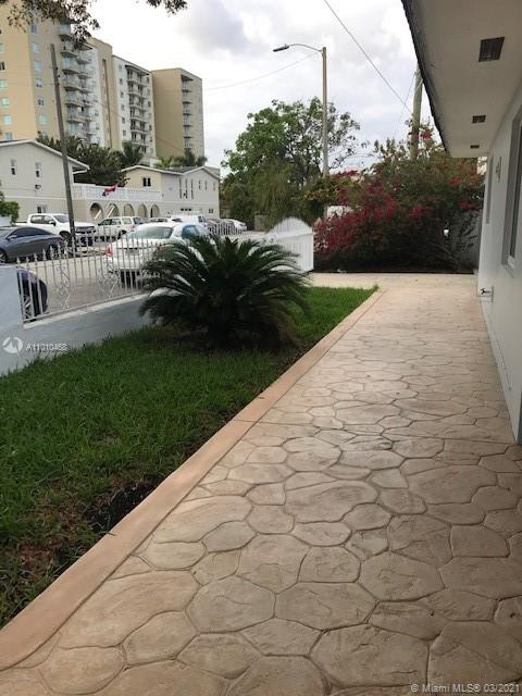 TAMIAMI PINES REV PLAT - Residential Lease