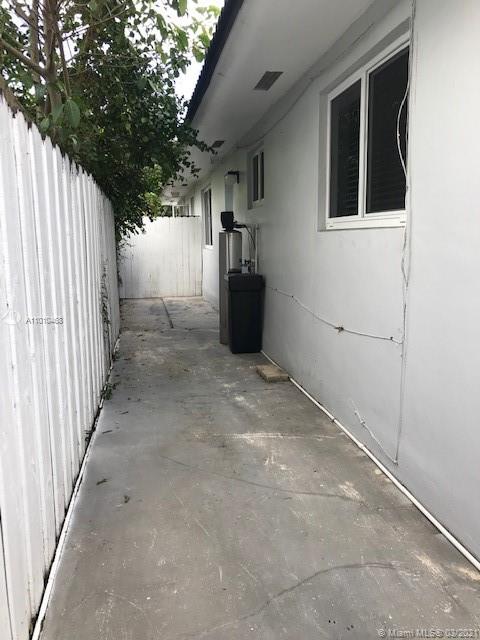 TAMIAMI PINES REV PLAT - Residential Lease