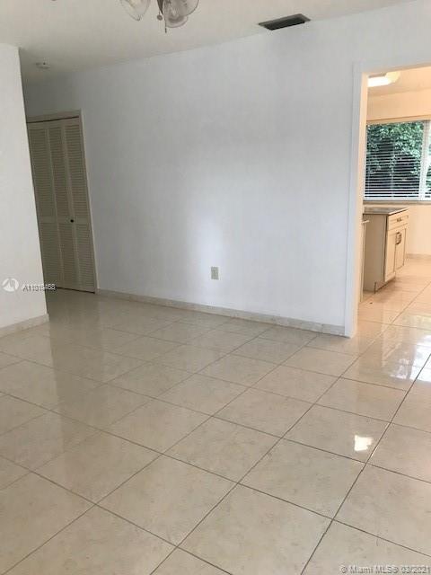 TAMIAMI PINES REV PLAT - Residential Lease
