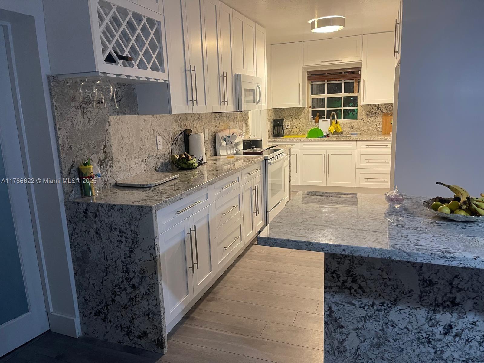 PINE TREE PARK - Residential