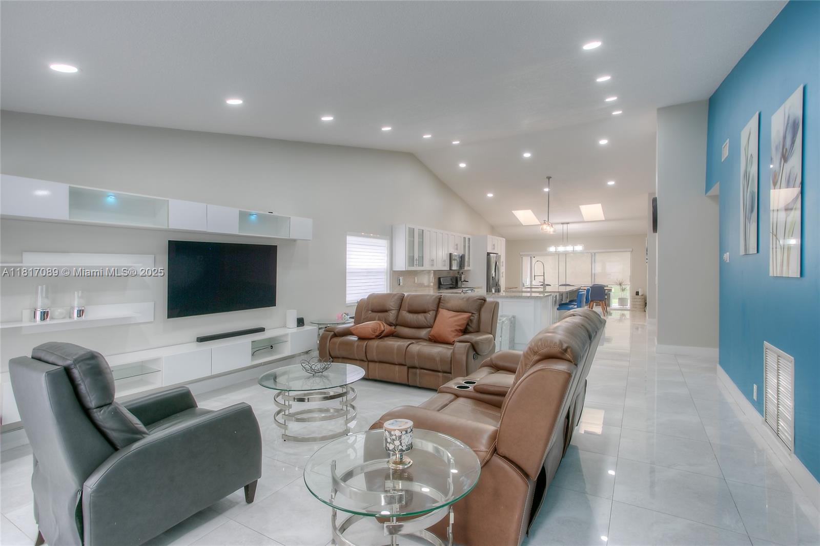 CORAL SPRINGS COUNTRY CLU - Residential