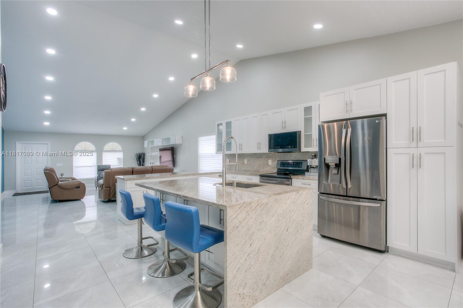 CORAL SPRINGS COUNTRY CLU - Residential