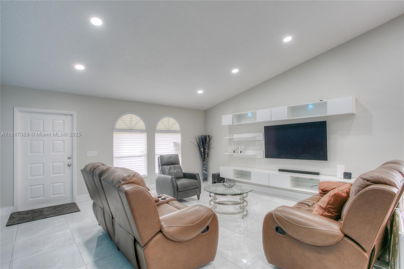 CORAL SPRINGS COUNTRY CLU - Residential