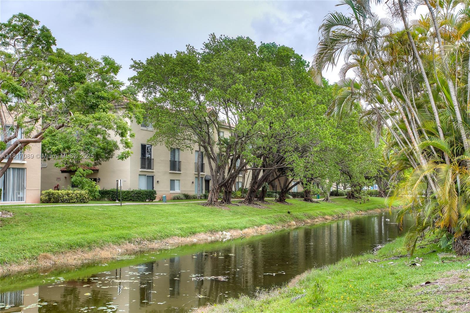 CORAL SPRINGS COUNTRY CLU - Residential