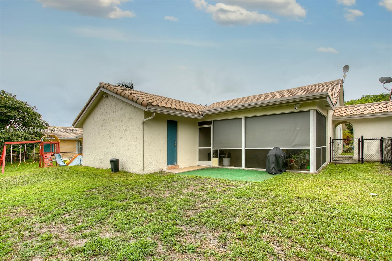 CORAL SPRINGS COUNTRY CLU - Residential