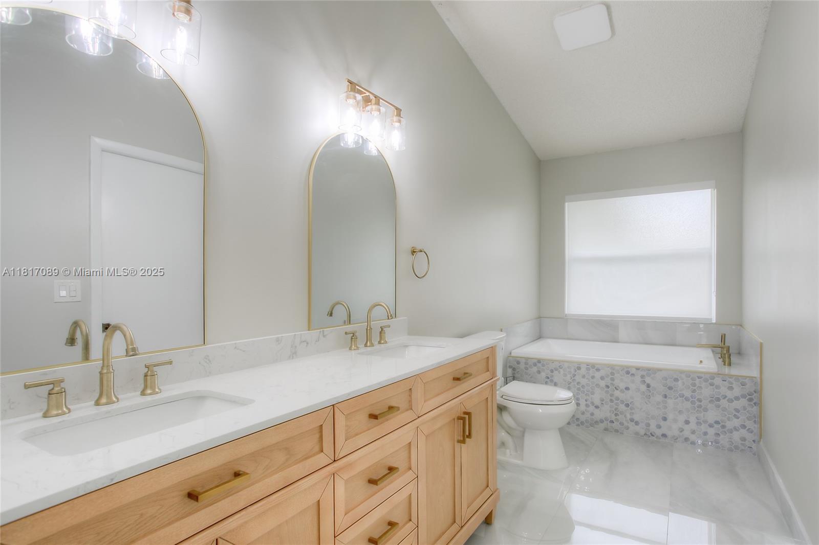 CORAL SPRINGS COUNTRY CLU - Residential