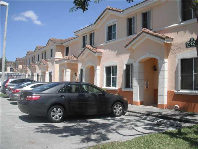 BEAUTIFUL & SPACIOUS TOWNHOUSE 3 BED AND 2.5 BATHS, GOOD LOCATION AND GREAT PRICE, NEW FLOORS, TILE & PORCELANA IN ALL SECOND NIVEL, COUNTERTOPS IN THE KITCHEN, BIG BACK PATIO PERFECT FOR BBQ'S, TWO PARKINGS ASIGNED AND GUESTS PARKING, CLOSE TO MANY SHOPPING CENTERS, RESTAURANTS, BANKS,AND MAJOR HIGHWAYS 826 PALMETO, I-75, ALL AGES, READY TO MOVE.