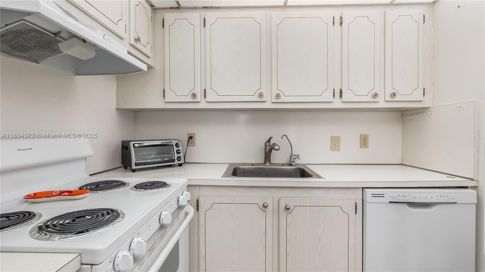 ELLESMERE B CONDO - Residential