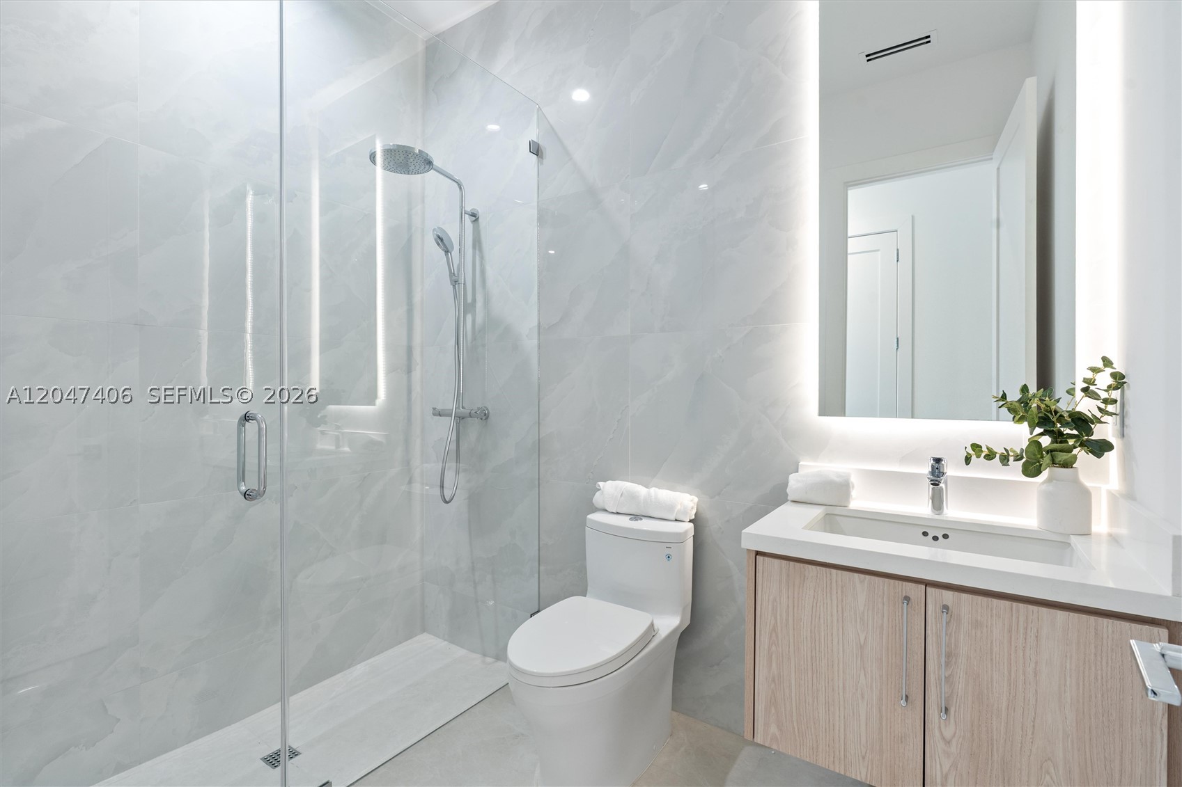 ZONA WEST - Residential