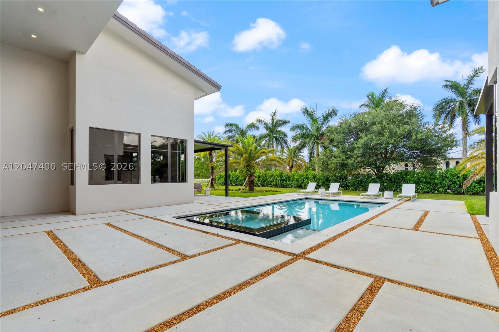 ZONA WEST - Residential