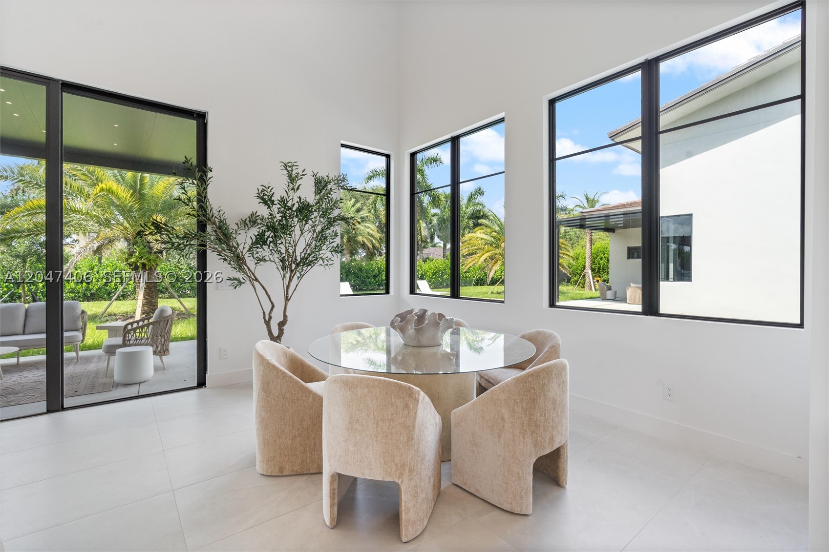 ZONA WEST - Residential