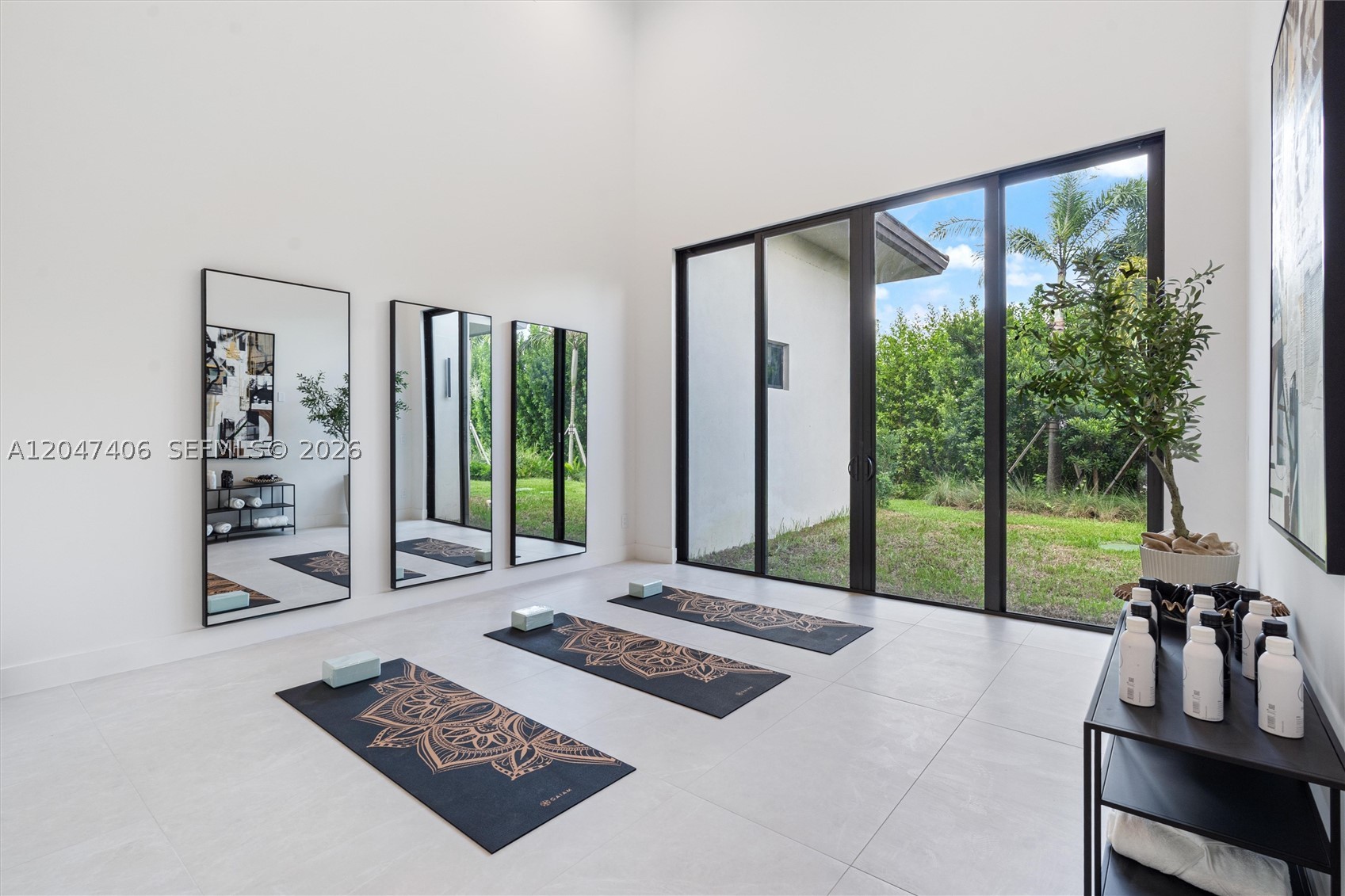 ZONA WEST - Residential