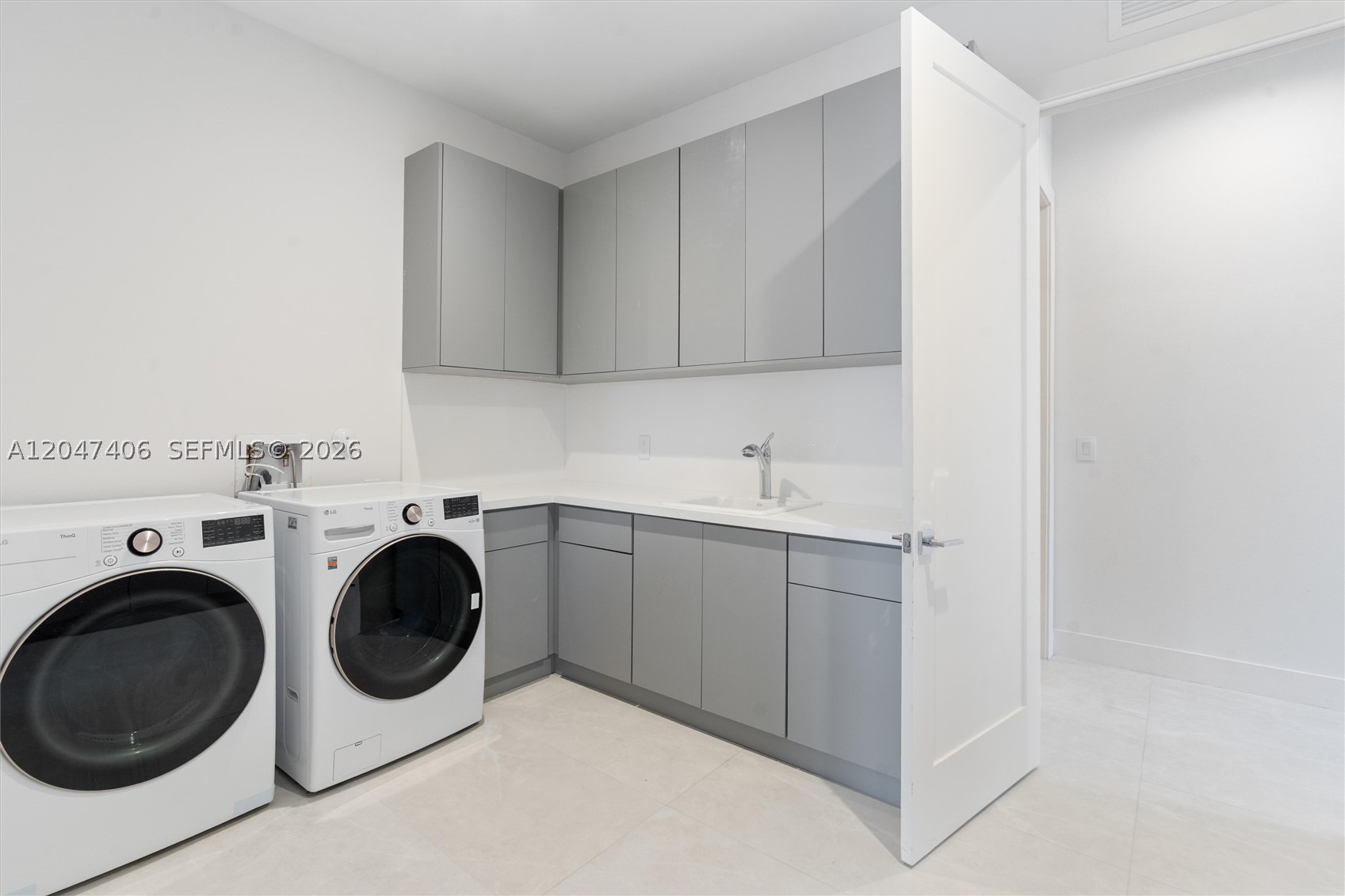 ZONA WEST - Residential