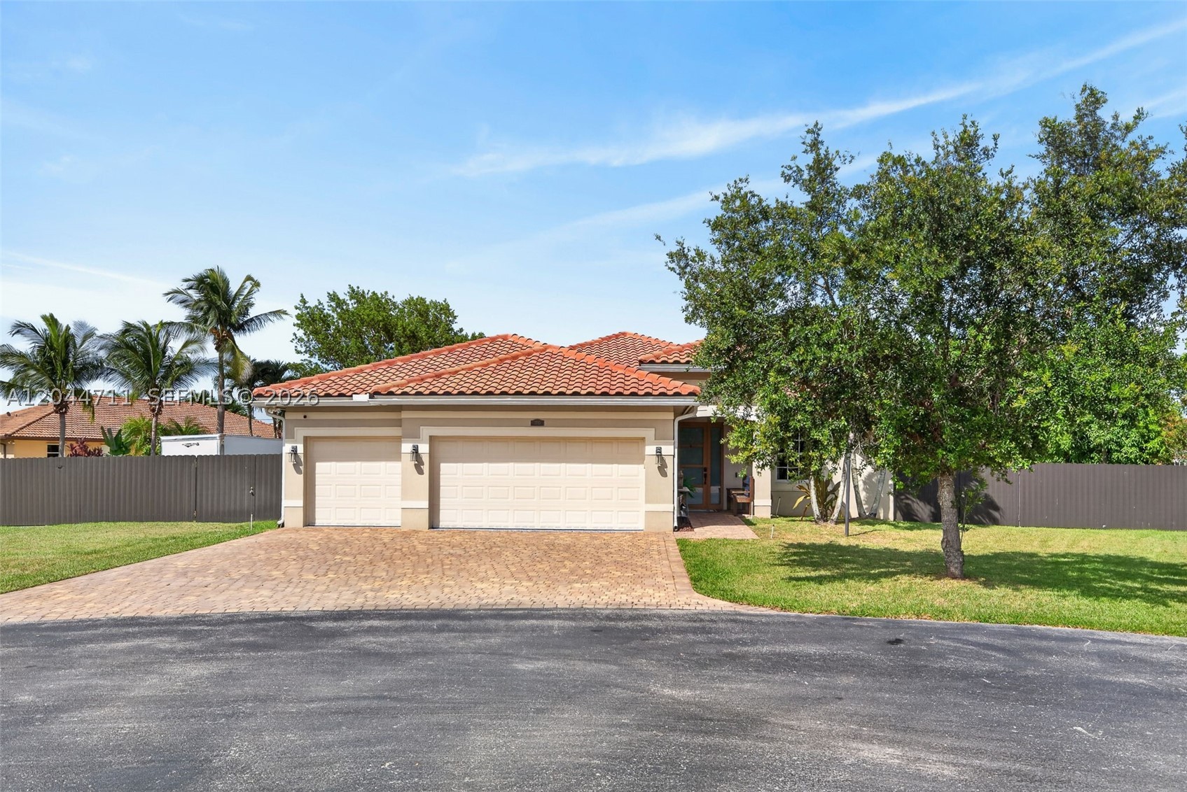 REDLAND REEF - Residential