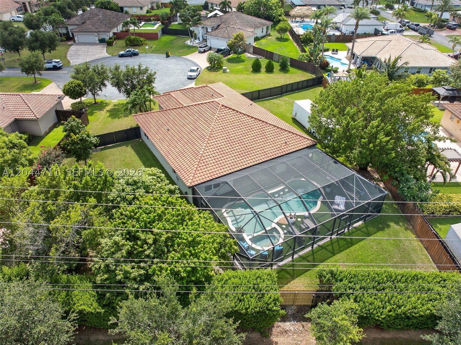 REDLAND REEF - Residential