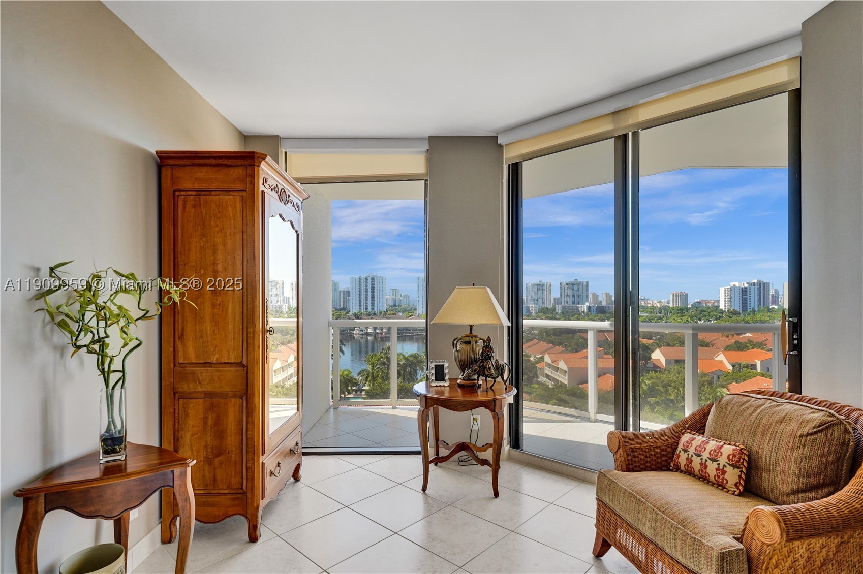 HARBOR TOWERS - Residential