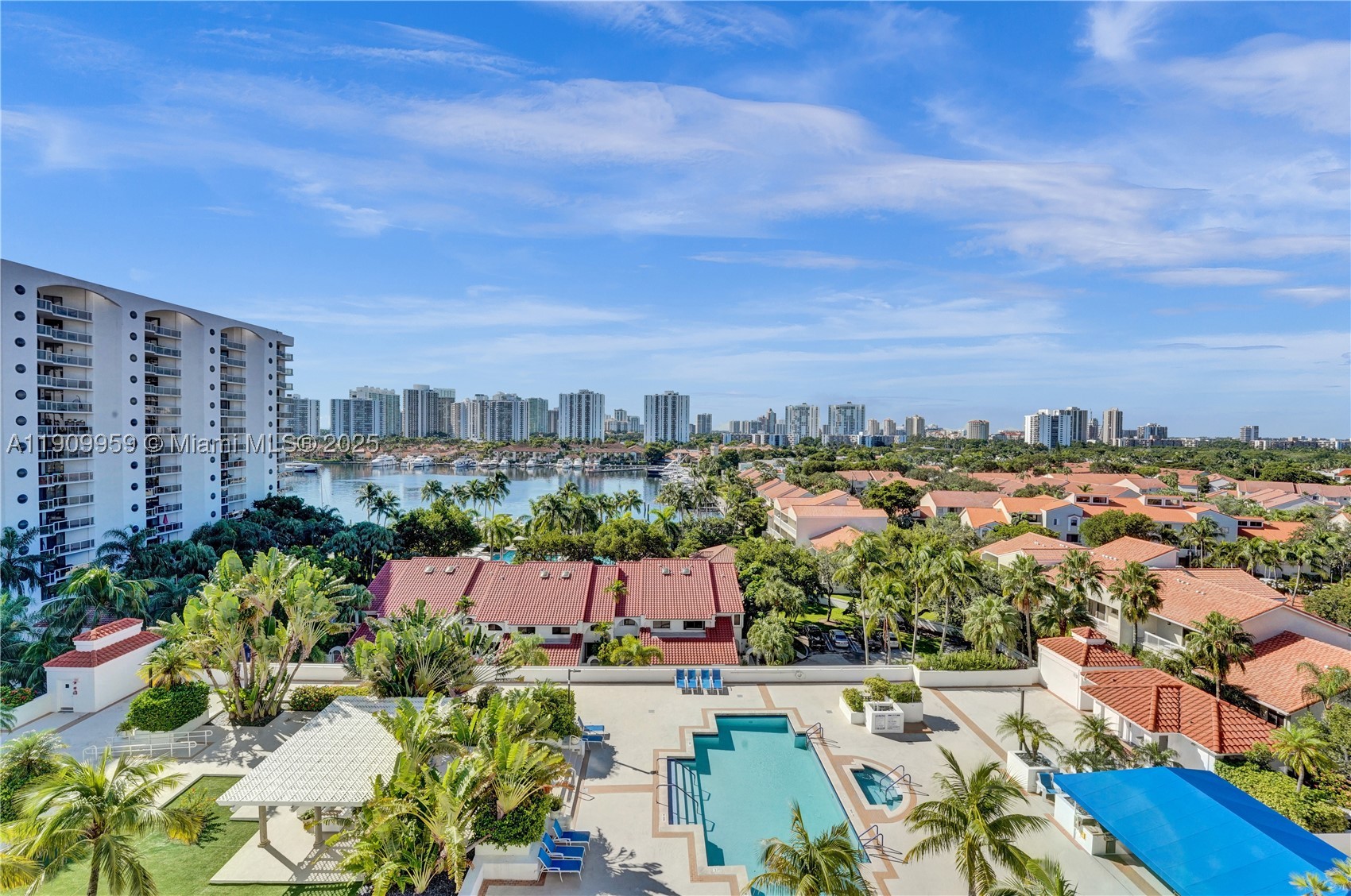 HARBOR TOWERS - Residential