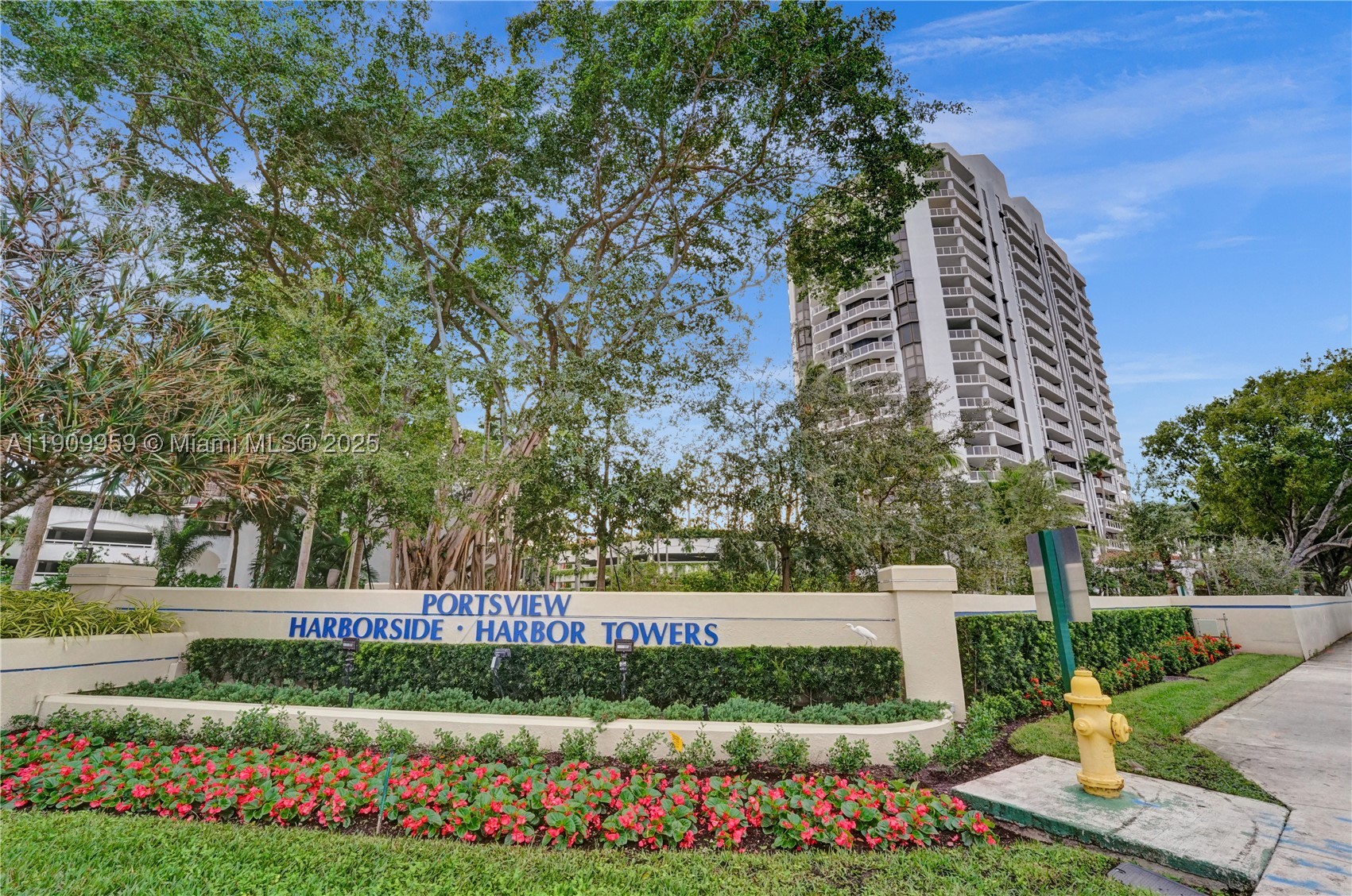 HARBOR TOWERS - Residential