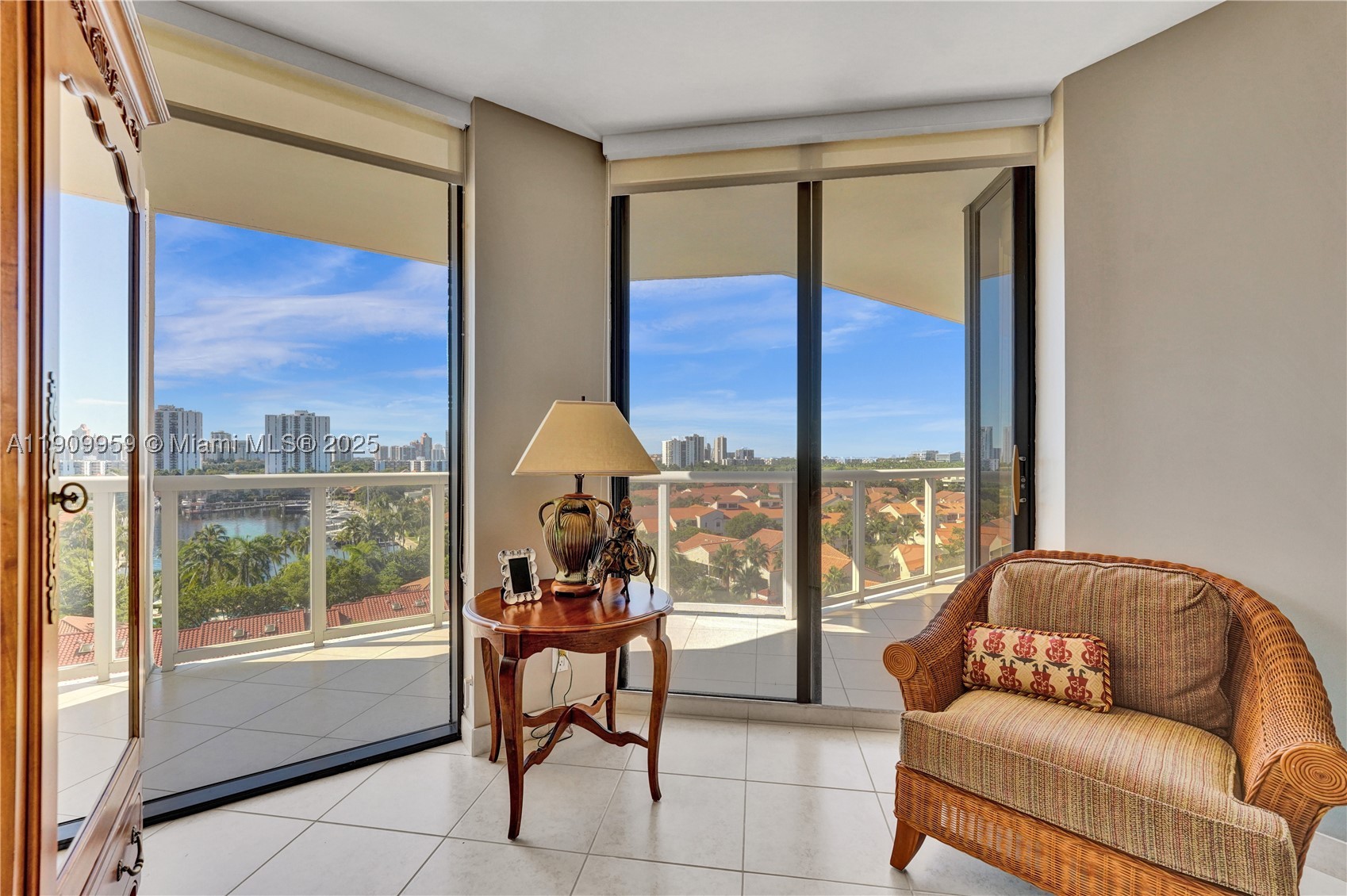HARBOR TOWERS - Residential