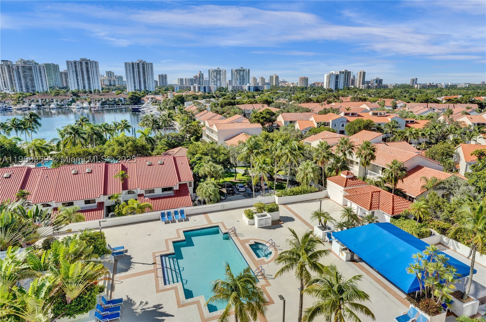 HARBOR TOWERS - Residential