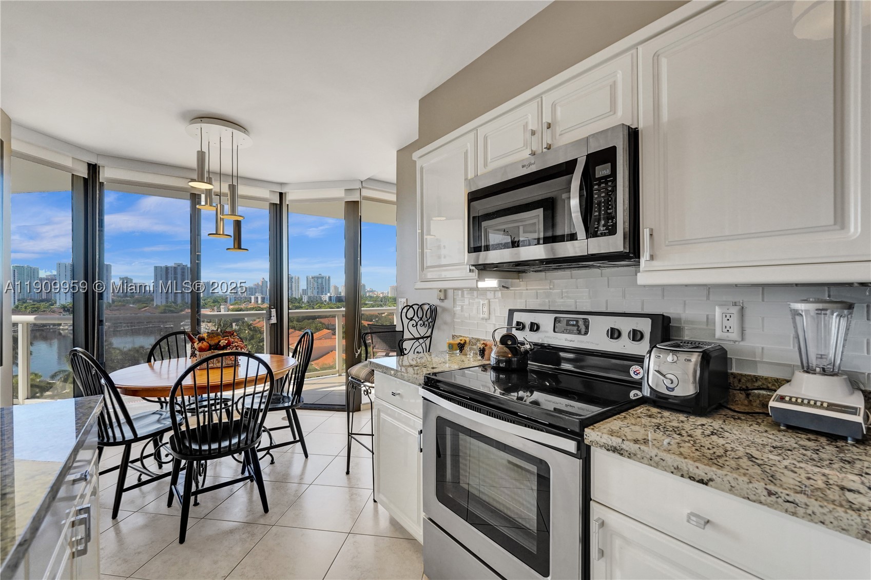 HARBOR TOWERS - Residential