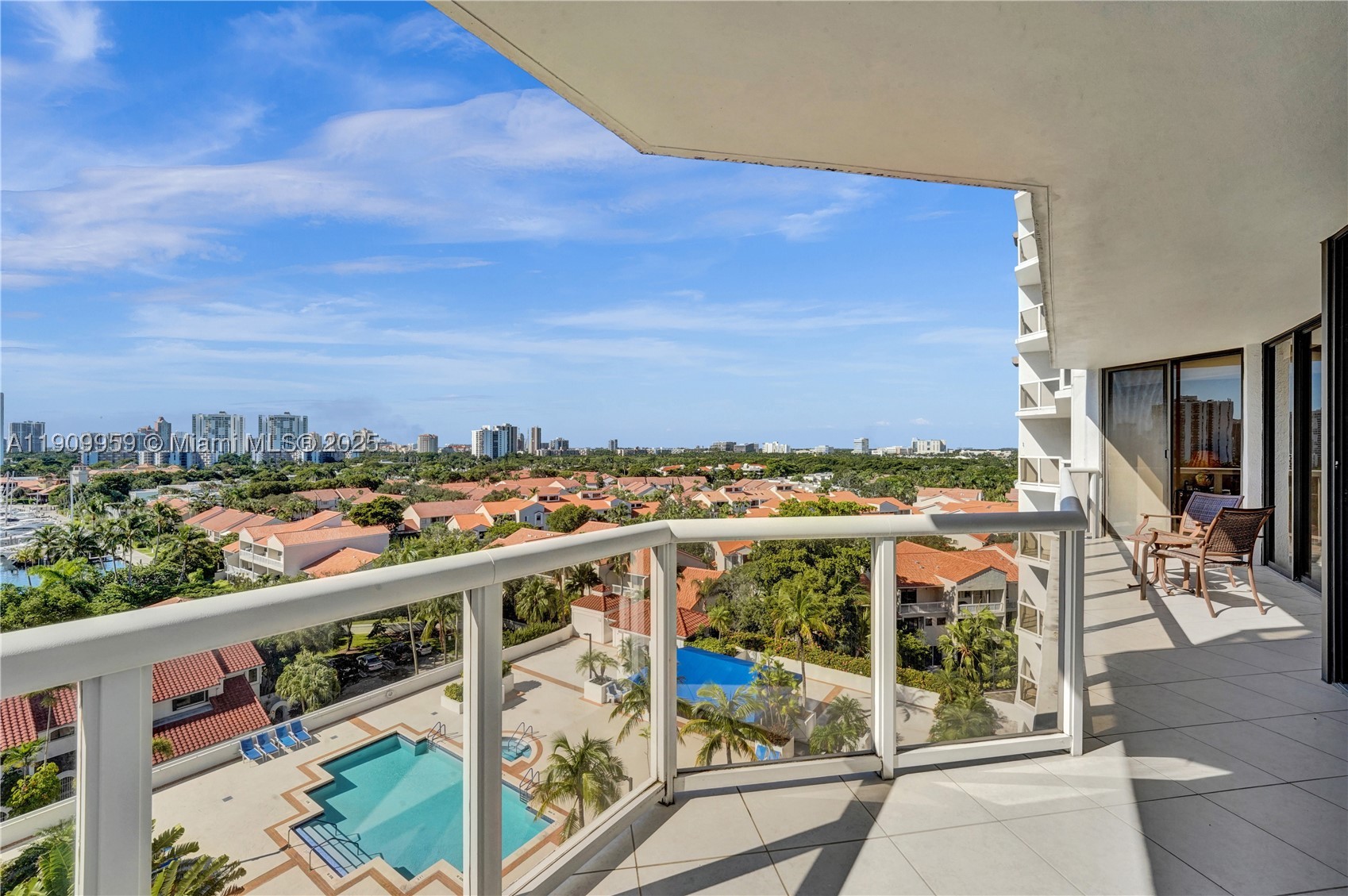HARBOR TOWERS - Residential