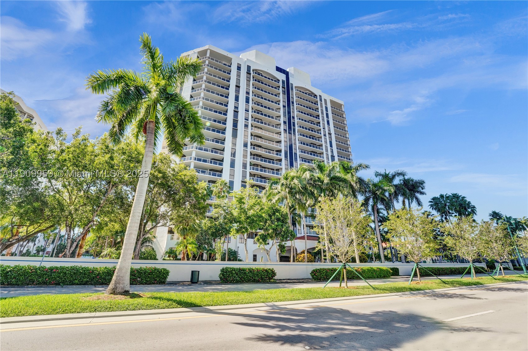 HARBOR TOWERS - Residential