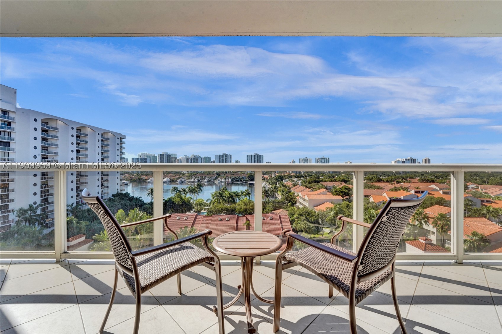 HARBOR TOWERS - Residential