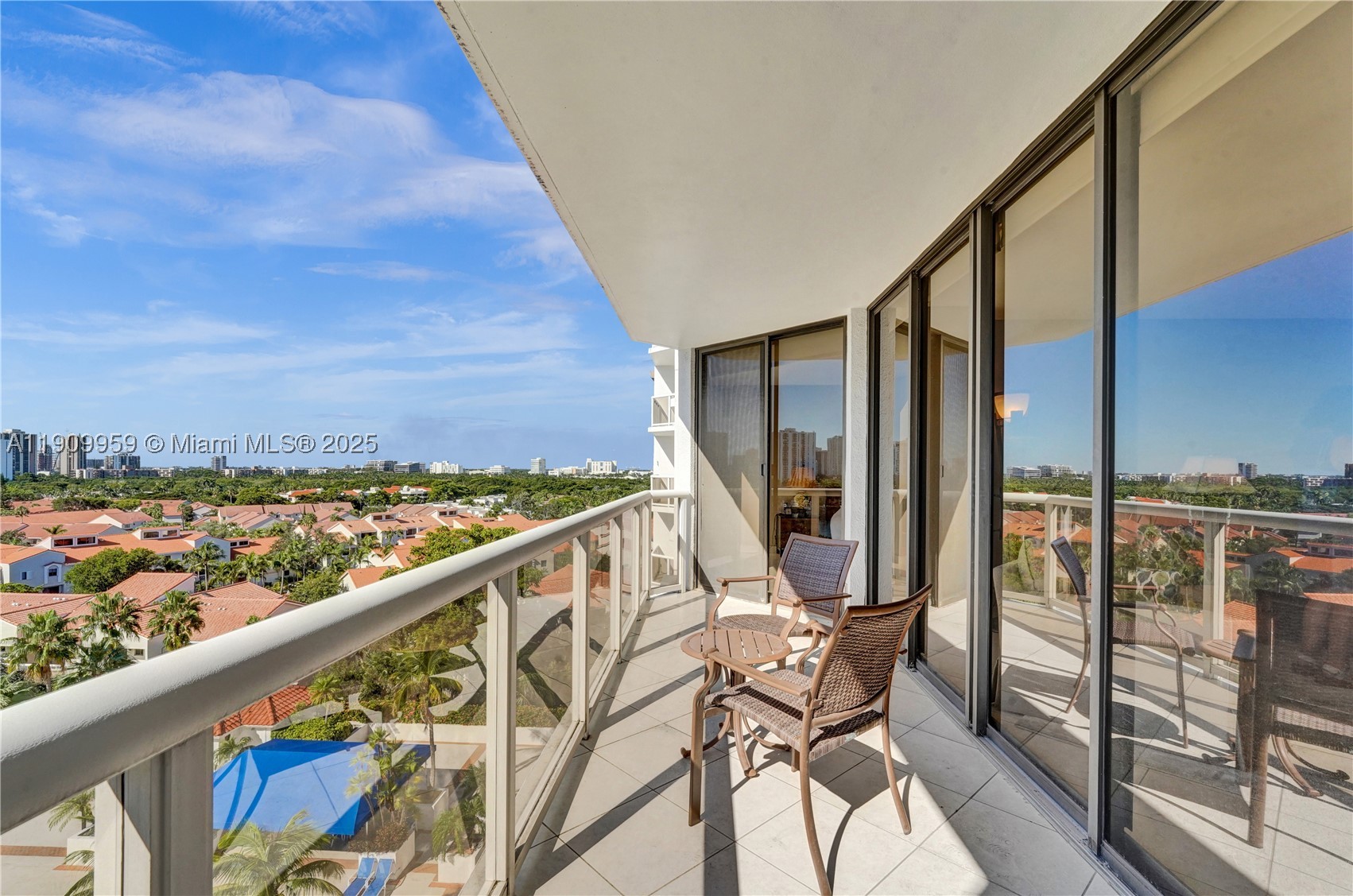 HARBOR TOWERS - Residential