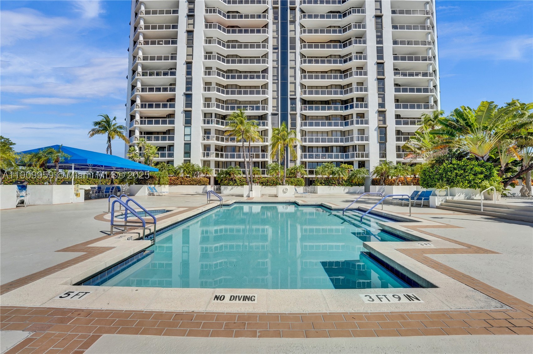 HARBOR TOWERS - Residential