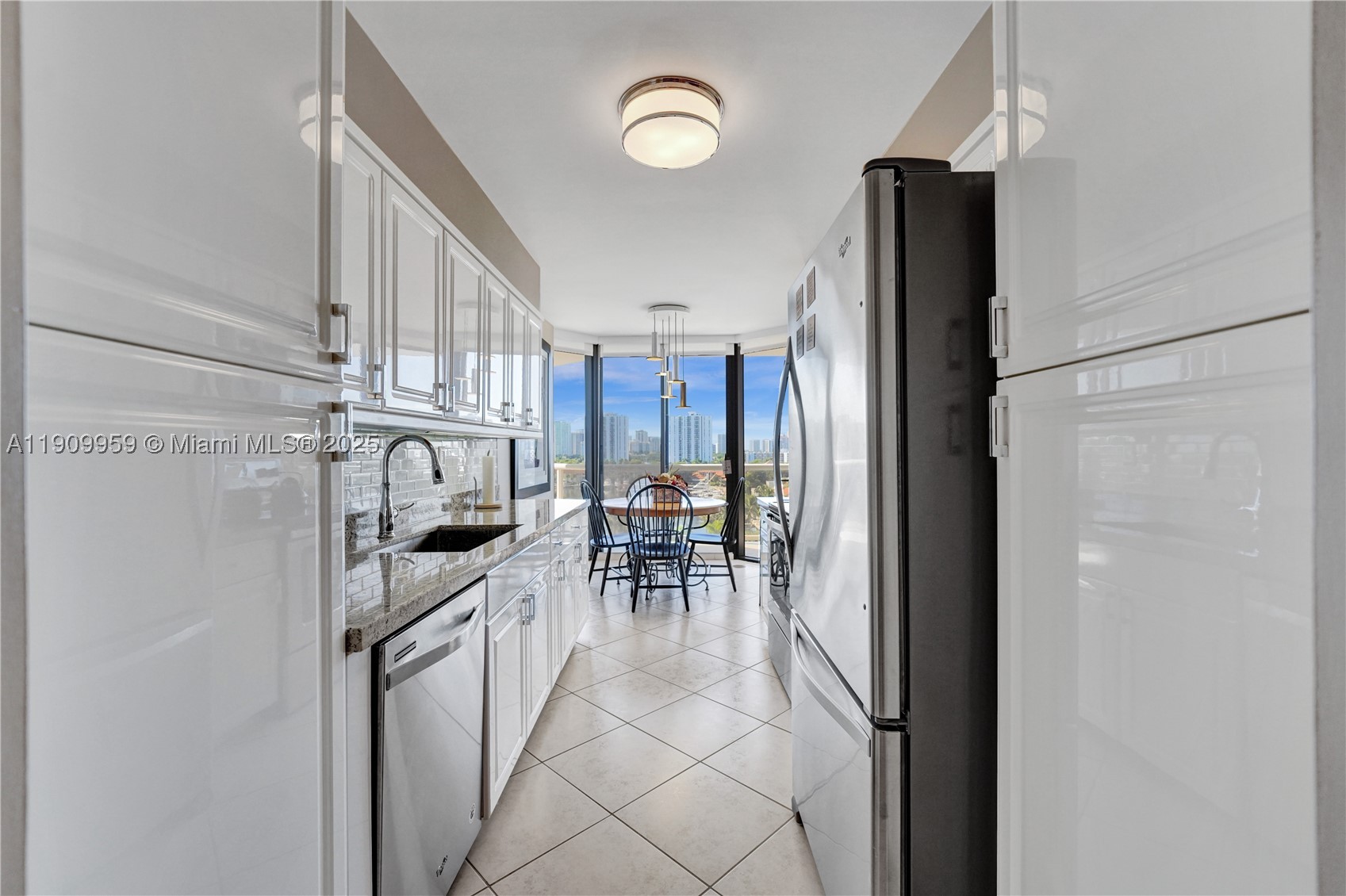 HARBOR TOWERS - Residential