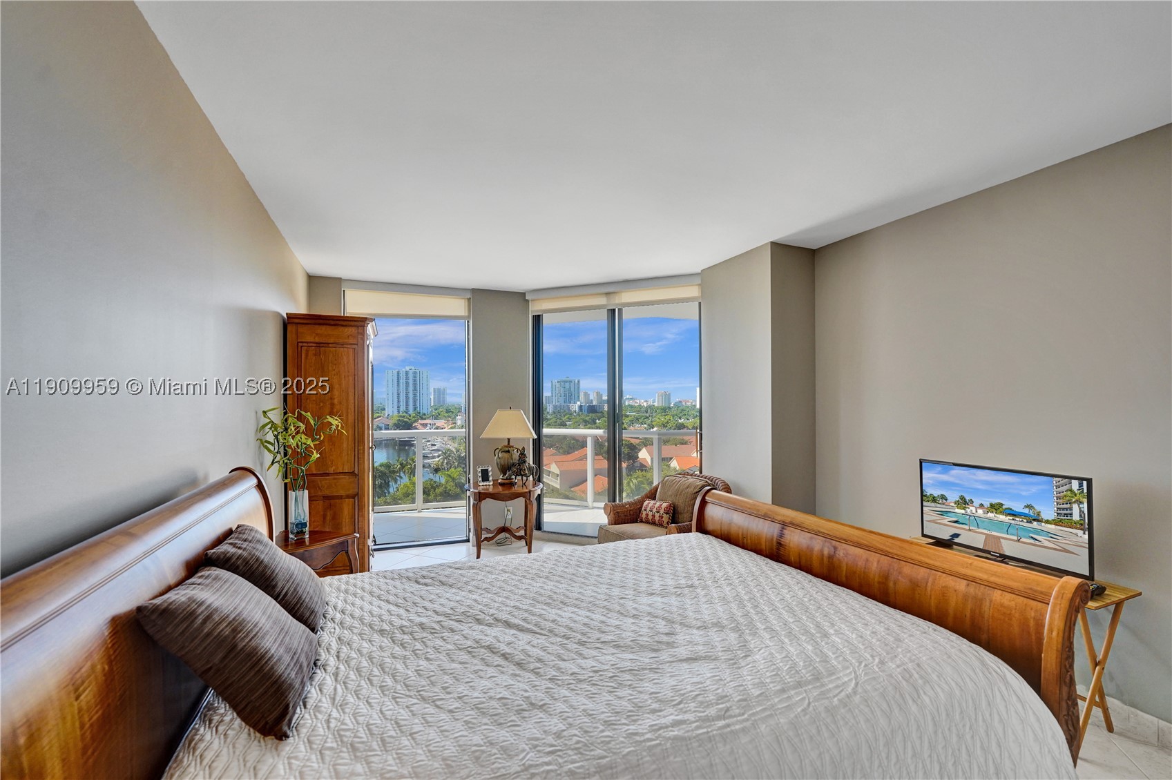HARBOR TOWERS - Residential