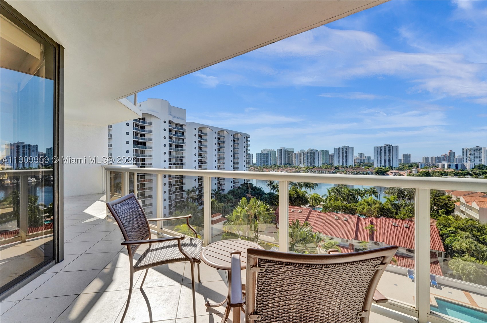 HARBOR TOWERS - Residential