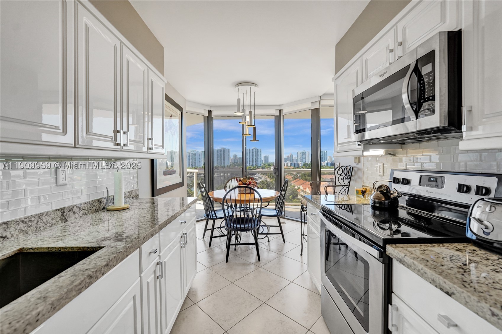 HARBOR TOWERS - Residential
